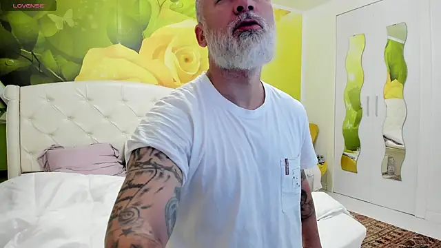 Snapshot of BlowMyXXL chatting on 04-04-26, 07:17 BlowMyXXL online show from 04-04-26, 07:17