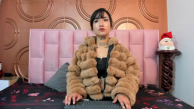 emmily keller19 online show from 01-09-25, 01:24