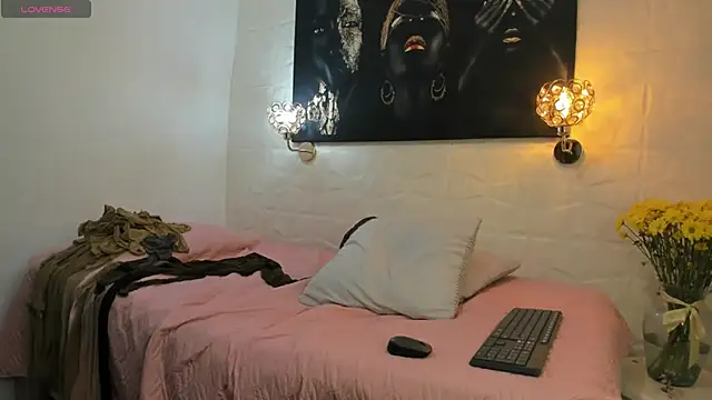 Snapshot of miss_lucero1 chatting on 01-28-25, 05:32 miss lucero1 online show from 01-28-25, 05:32