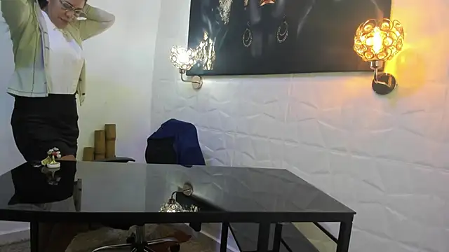 Snapshot of miss_lucero1 chatting on 02-09-25, 01:25 miss lucero1 online show from 02-09-25, 01:25