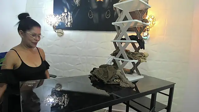Snapshot of miss_lucero1 chatting on 02-15-25, 11:58 miss lucero1 online show from 02-15-25, 11:58