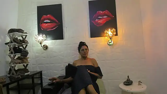 Snapshot of miss_lucero1 chatting on 02-23-25, 01:24 miss lucero1 online show from 02-23-25, 01:24