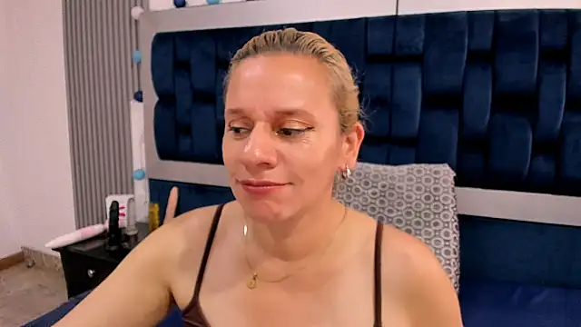 Snapshot of sofia_mature chatting on 12-01-24, 04:29 sofia mature online show from 12-01-24, 04:29