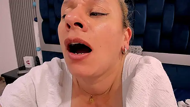 Snapshot of sofia_mature chatting on 12-07-24, 06:59 sofia mature online show from 12-07-24, 06:59