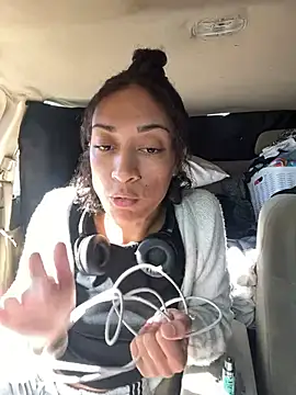 Snapshot of starrynikki chatting on 01-12-25, 06:59 starrynikki online show from 01-12-25, 06:59