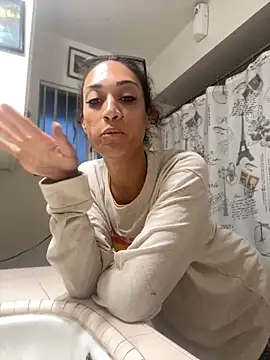 Snapshot of starrynikki chatting on 02-04-25, 01:34 starrynikki online show from 02-04-25, 01:34