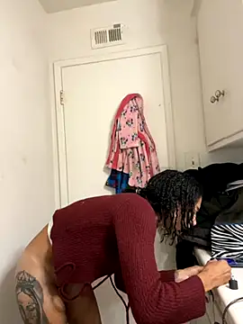 Snapshot of starrynikki chatting on 11-05-25, 05:13 starrynikki online show from 11-05-25, 05:13