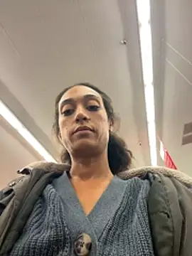 Snapshot of starrynikki chatting on 11-17-25, 04:40 starrynikki online show from 11-17-25, 04:40