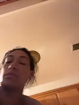 Snapshot of starrynikki chatting on 11-22-25, 02:38 starrynikki online show from 11-22-25, 02:38