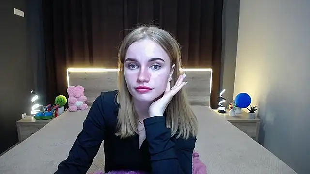 Snapshot of MargaritaKiss chatting on 10-13-25, 07:03 MargaritaKiss online show from 10-13-25, 07:03