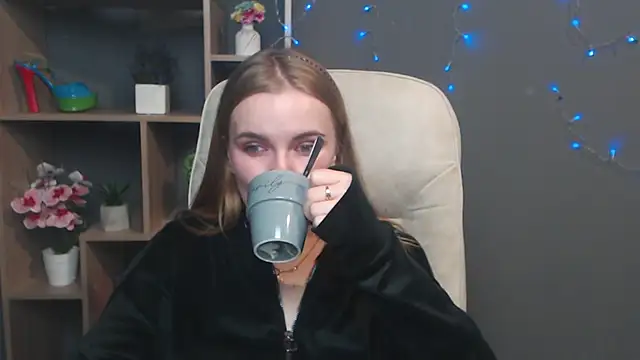 Snapshot of MargaritaKiss chatting on 11-04-25, 08:30 MargaritaKiss online show from 11-04-25, 08:30