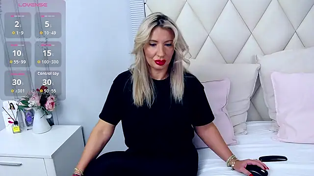 GinaBear online show from 09-29-25, 06:02