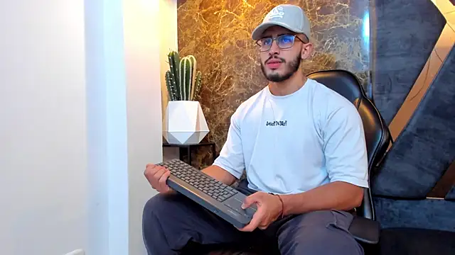 Liam Kleiin online show from 09-21-25, 03:24