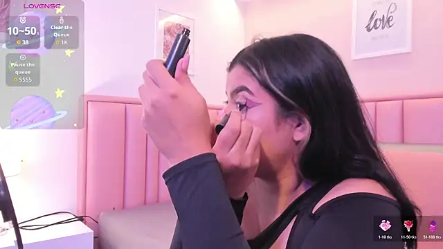 Snapshot of taylor_cupper chatting on 11-15-25, 09:00 taylor cupper online show from 11-15-25, 09:00