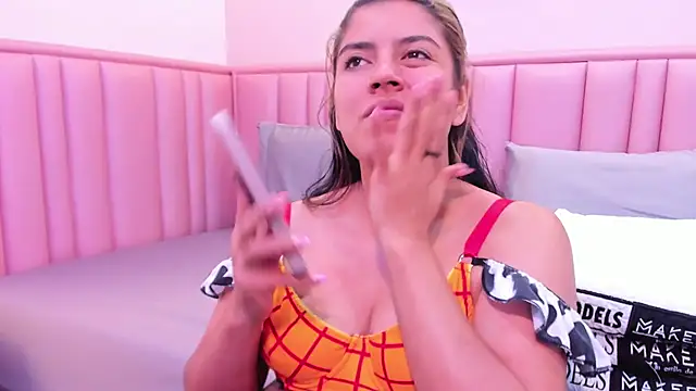 Snapshot of taylor_cupper chatting on 11-17-25, 12:27 taylor cupper online show from 11-17-25, 12:27