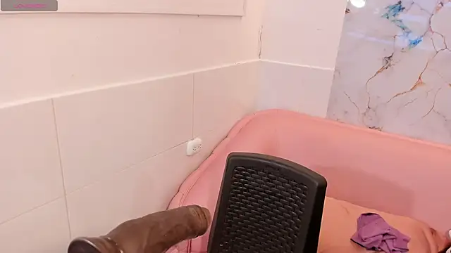 Snapshot of taylor_cupper chatting on 02-20-26, 04:20 taylor cupper online show from 02-20-26, 04:20