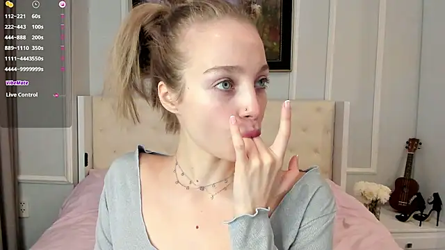 Snapshot of _LISA_BABYMETAL_ chatting on 02-03-26, 05:16 LISA BABYMETAL online show from 02-03-26, 05:16