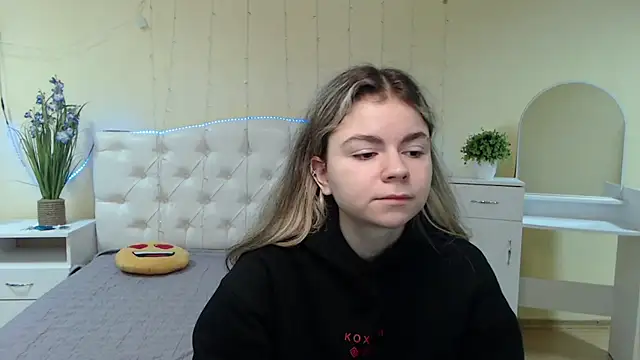 TinaRedly online show from 01-19-25, 06:42