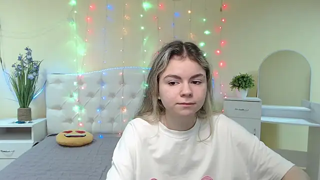 TinaRedly online show from 01-19-25, 10:39