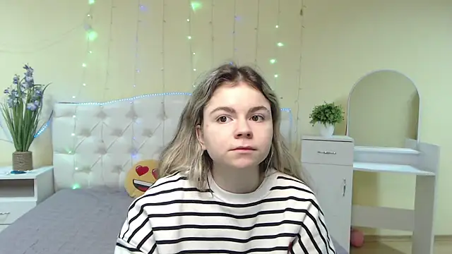 TinaRedly online show from 01-27-25, 09:55