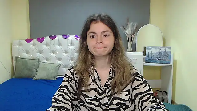 TinaRedly online show from 09-19-25, 05:24