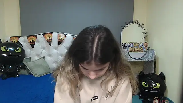 TinaRedly online show from 10-26-25, 06:08