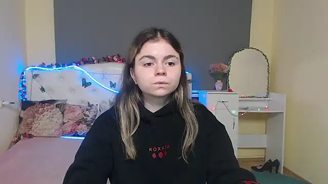 TinaRedly online show from 04-29-26, 06:03