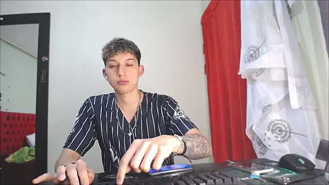 Snapshot of _Thomas_hot_ chatting on 12-19-24, 04:57  Thomas hot  online show from 12-19-24, 04:57