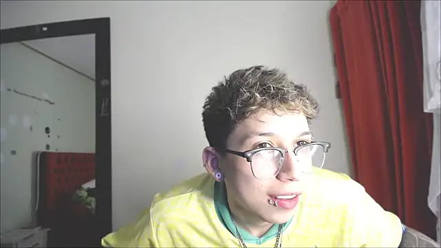 Snapshot of _Thomas_hot_ chatting on 12-22-24, 11:20  Thomas hot  online show from 12-22-24, 11:20