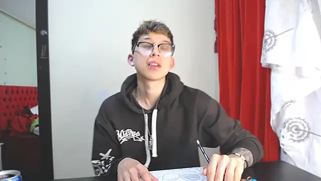 Snapshot of _Thomas_hot_ chatting on 12-24-24, 05:23  Thomas hot  online show from 12-24-24, 05:23