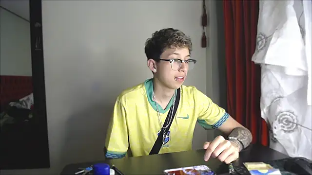 Snapshot of _Thomas_hot_ chatting on 12-26-24, 09:37  Thomas hot  online show from 12-26-24, 09:37