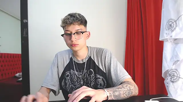 Snapshot of _Thomas_hot_ chatting on 12-31-24, 03:01  Thomas hot  online show from 12-31-24, 03:01