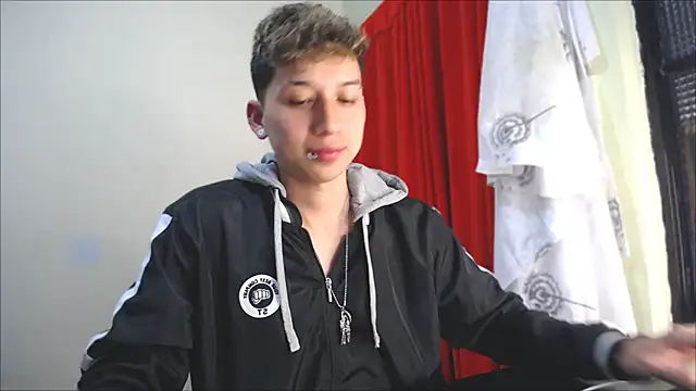 Snapshot of _Thomas_hot_ chatting on 01-12-25, 09:51  Thomas hot  online show from 01-12-25, 09:51