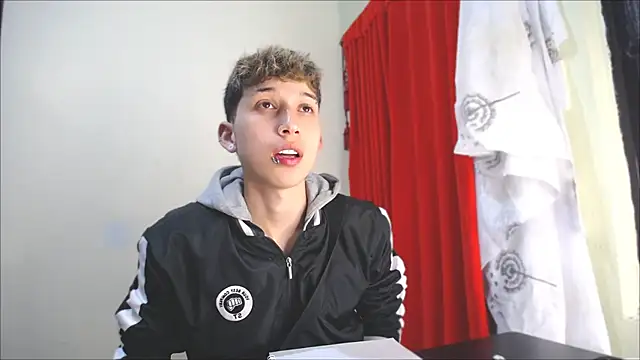 Snapshot of _Thomas_hot_ chatting on 01-20-25, 05:16  Thomas hot  online show from 01-20-25, 05:16