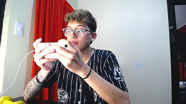 Snapshot of _Thomas_hot_ chatting on 01-30-25, 03:29  Thomas hot  online show from 01-30-25, 03:29