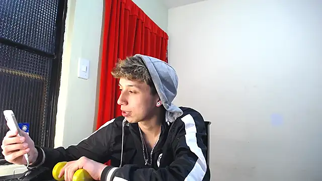 Snapshot of _Thomas_hot_ chatting on 01-31-25, 10:10  Thomas hot  online show from 01-31-25, 10:10