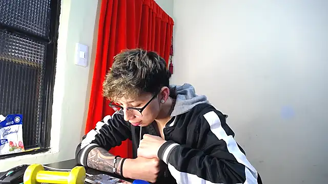 Snapshot of _Thomas_hot_ chatting on 02-01-25, 09:40  Thomas hot  online show from 02-01-25, 09:40