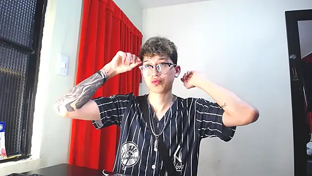 Snapshot of _Thomas_hot_ chatting on 02-04-25, 03:15  Thomas hot  online show from 02-04-25, 03:15