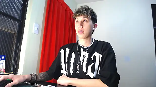 Snapshot of _Thomas_hot_ chatting on 02-07-25, 06:56  Thomas hot  online show from 02-07-25, 06:56