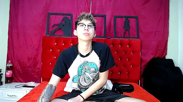 Snapshot of _Thomas_hot_ chatting on 02-13-25, 07:42  Thomas hot  online show from 02-13-25, 07:42