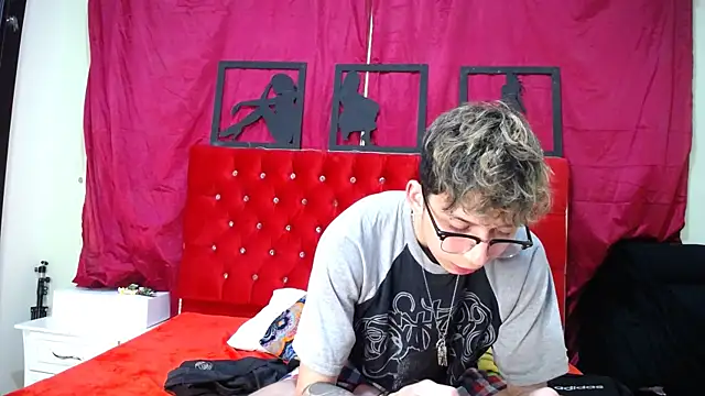 Snapshot of _Thomas_hot_ chatting on 02-15-25, 05:09  Thomas hot  online show from 02-15-25, 05:09