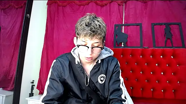 Snapshot of _Thomas_hot_ chatting on 02-21-25, 05:02  Thomas hot  online show from 02-21-25, 05:02