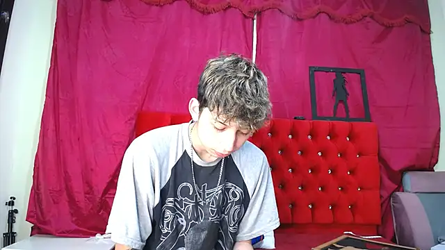 Snapshot of _Thomas_hot_ chatting on 03-01-25, 04:33  Thomas hot  online show from 03-01-25, 04:33