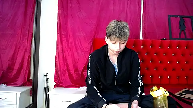 Snapshot of _Thomas_hot_ chatting on 03-04-25, 07:08  Thomas hot  online show from 03-04-25, 07:08