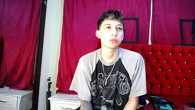 Snapshot of _Thomas_hot_ chatting on 03-09-25, 01:48  Thomas hot  online show from 03-09-25, 01:48