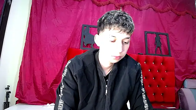 Snapshot of _Thomas_hot_ chatting on 03-12-25, 02:41  Thomas hot  online show from 03-12-25, 02:41