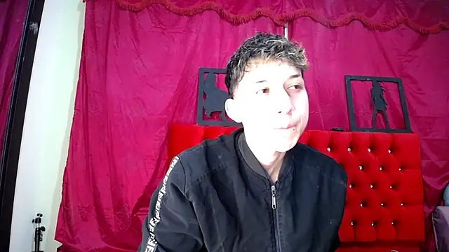 Snapshot of _Thomas_hot_ chatting on 03-13-25, 12:27  Thomas hot  online show from 03-13-25, 12:27