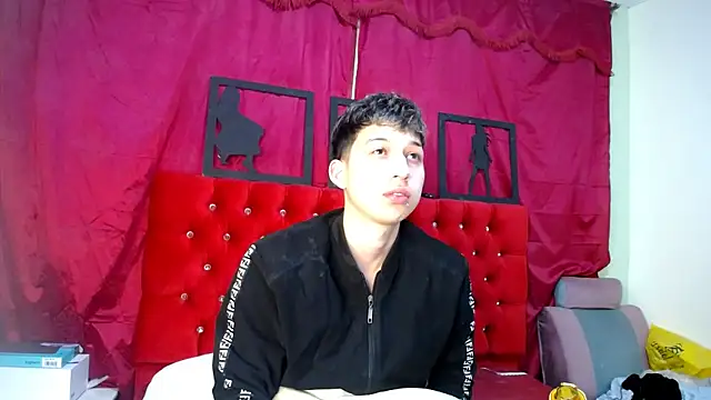 Snapshot of _Thomas_hot_ chatting on 03-18-25, 06:26  Thomas hot  online show from 03-18-25, 06:26