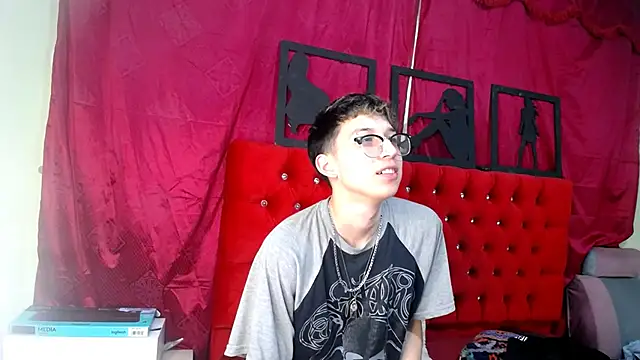 Snapshot of _Thomas_hot_ chatting on 03-19-25, 10:00  Thomas hot  online show from 03-19-25, 10:00