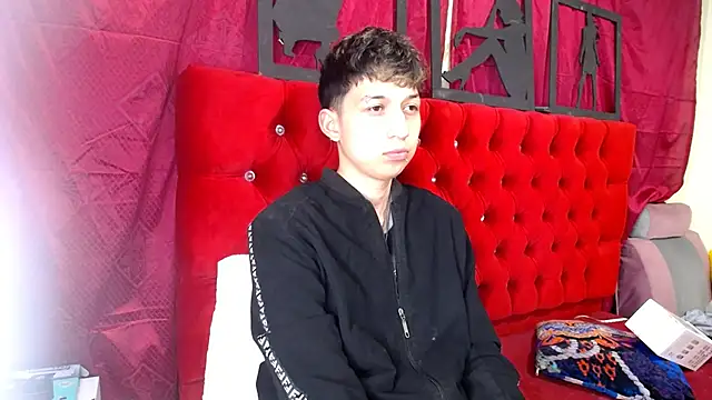 Snapshot of _Thomas_hot_ chatting on 03-20-25, 12:40  Thomas hot  online show from 03-20-25, 12:40